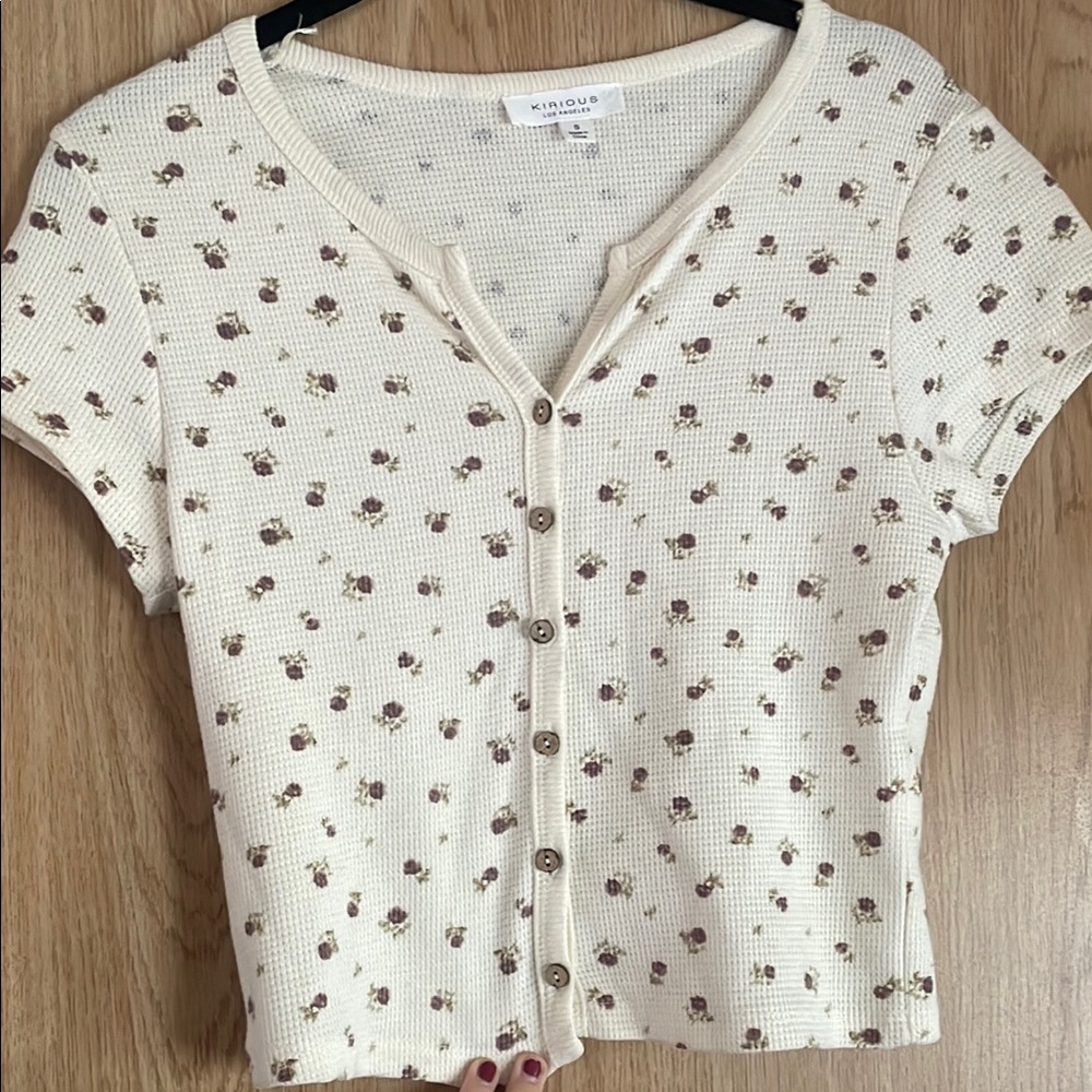 Kinrous Cream Floral Short Sleeve Top